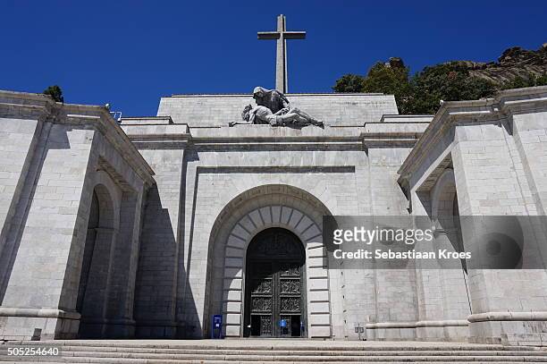 entrance of the basilica, valley of the fallen, san lorenzo de el escorial, spain - 1950 1959 fotografías e imágenes de stock