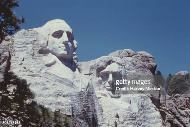 The sculptures of George Washington and Abraham Lincoln on Mount Rushmore, Keystone, South Dakota, USA, circa 1960.