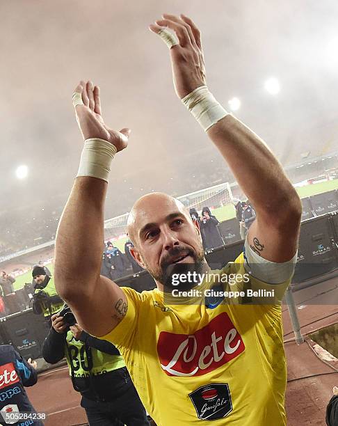 Pepe Reina of SSC Napoli celebrates the victory after the Serie A match between SSC Napoli and US Sassuolo Calcio at Stadio San Paolo on January 16,...