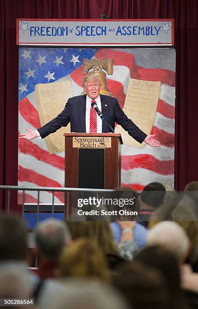 Republican presidential candidate Donald Trump speaks to guests at the 2016 South Carolina Tea Party Coalition Convention on January 16, 2016 in...
