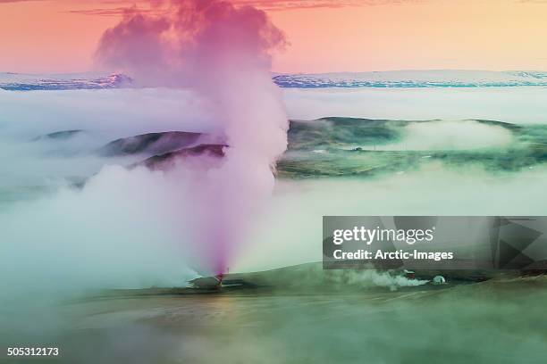 steam rising from a geothermal power plant. - geiser stockfoto's en -beelden