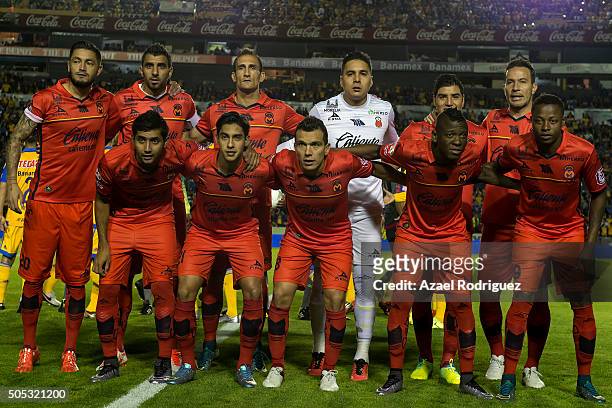 Players of Morelia pose prior the 2nd round match between Tigres UANL and Morelia as part of the Clausura 2016 Liga MX at Universitario Stadium on...