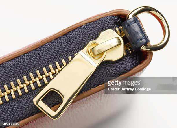 detail zipper pull - gold purse stock-fotos und bilder