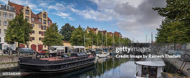 panorama view of christanshavn canal - copenhaga fotografías e imágenes de stock