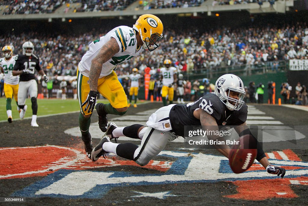 Green Bay Packers v Oakland Raiders