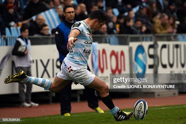 Racing Metro 92 New Zealand fly-half Dan Carter kicks a penatly during the European Rugby Champions Cup match beetween Racing Metro 92 vs Llanelli...