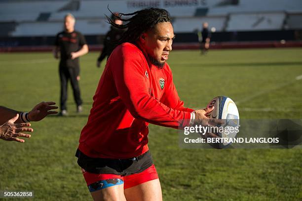 Toulon's New Zealand centre Maa Nonu practices prior to the European Champions Cup rugby union match RC Toulon vs Wasps on January 17, 2016 at the...