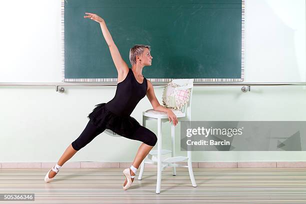 dancer training in a dance studio - school gymnastics 個照片及圖片檔