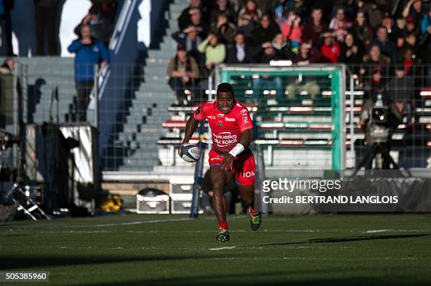 Toulon's Fijian wing Josua Tuisova runs before RC Toulon's Australian fly-half Quade Cooper to score a try during the European Champions Cup rugby...