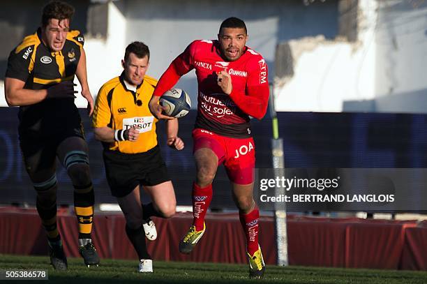 Toulon's South African winger Bryan Habana runs with the ball during the European Champions Cup rugby union match RC Toulon vs Wasps on January 17,...