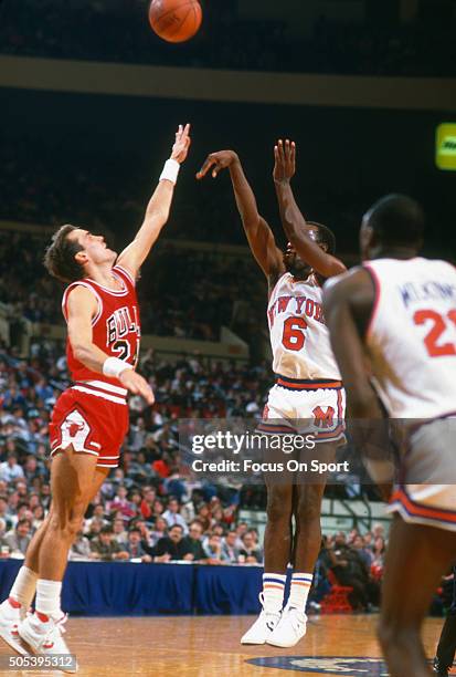 Trent Tuckers of the New York Knicks shoots over Kyle Macy of the Chicago Bulls during an NBA basketball game circa 1985 at Madison Square Garden in...