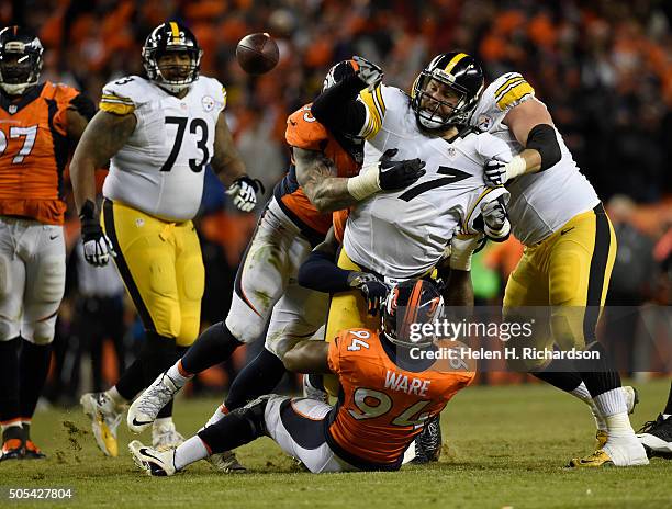 Denver Broncos defensive end Derek Wolfe and Denver Broncos outside linebacker DeMarcus Ware put pressure on Pittsburgh Steelers quarterback Ben...