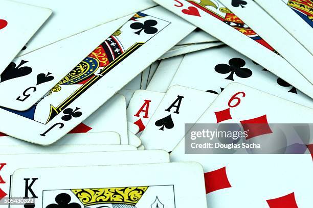 close-up of poker playing cards scattered on a table - volles haus stock-fotos und bilder