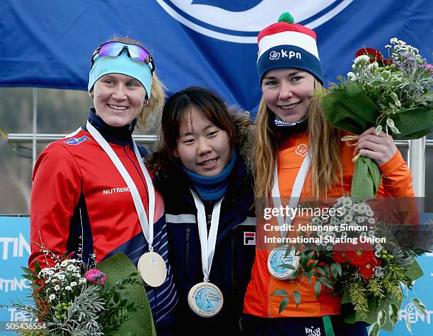 Ji-Woo Park of Korea, Natalie Kerschbaummayr of Czech Republic and Femke Markus pose during the flower ceremony after winning the ladies 3000 m heats...