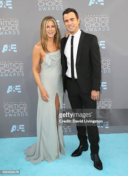 Actors Jennifer Aniston and Justin Theroux attends The 21st Annual Critics' Choice Awards at Barker Hangar on January 17, 2016 in Santa Monica,...