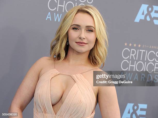 Actress Hayden Panettiere arrives at the 21st Annual Critics' Choice Awards at Barker Hangar on January 17, 2016 in Santa Monica, California.