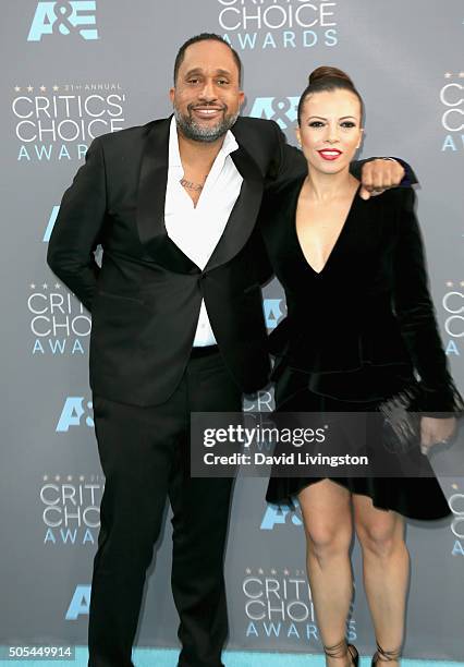 Writer/producer Kenya Barris and Dr. Rainbow Edwards-Barris attend The 21st Annual Critics' Choice Awards at Barker Hangar on January 17, 2016 in...