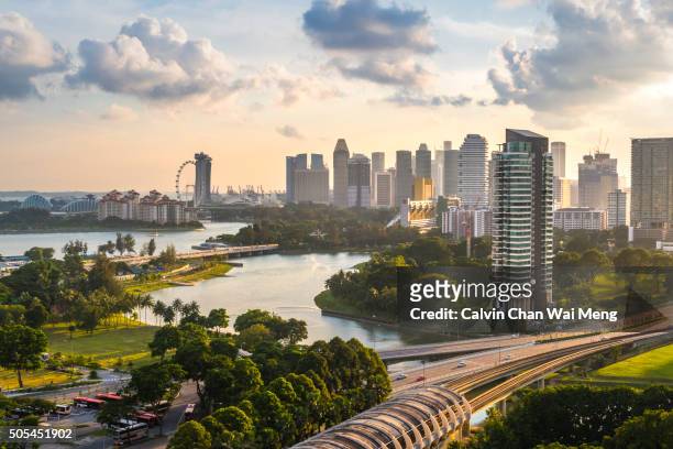 singapore downtown buildings and cityscapes from kallang area - baía de marina singapura - fotografias e filmes do acervo