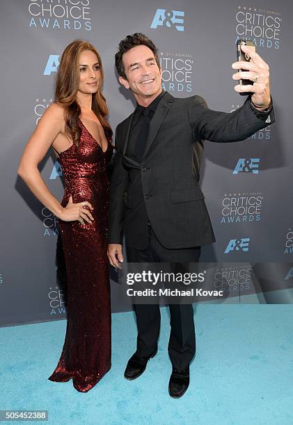 Personality Jeff Probst and Lisa Ann Russell take a selfie at the 21st Annual Critics' Choice Awards at Barker Hangar on January 17, 2016 in Santa...
