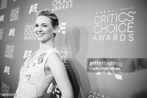 Actress January Jones attends the 21st annual Critics' Choice Awards at Barker Hangar on on January 17, 2016 in Santa Monica, California.