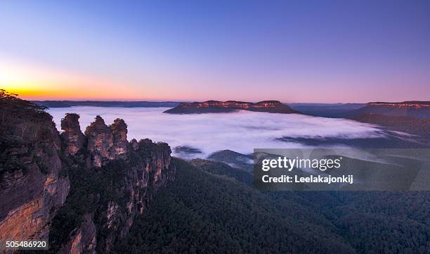 sunrise three sisters blue mountains national park. - katoomba falls stock pictures, royalty-free photos & images