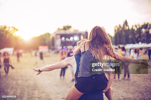 festival vibes - festival stockfoto's en -beelden