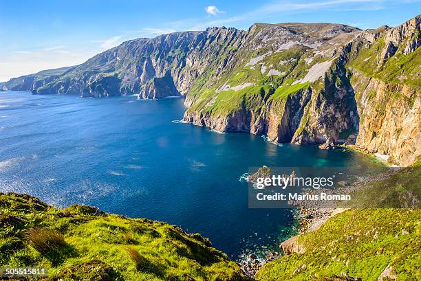 slieve league cliffs - condado de donegal fotografías e imágenes de stock