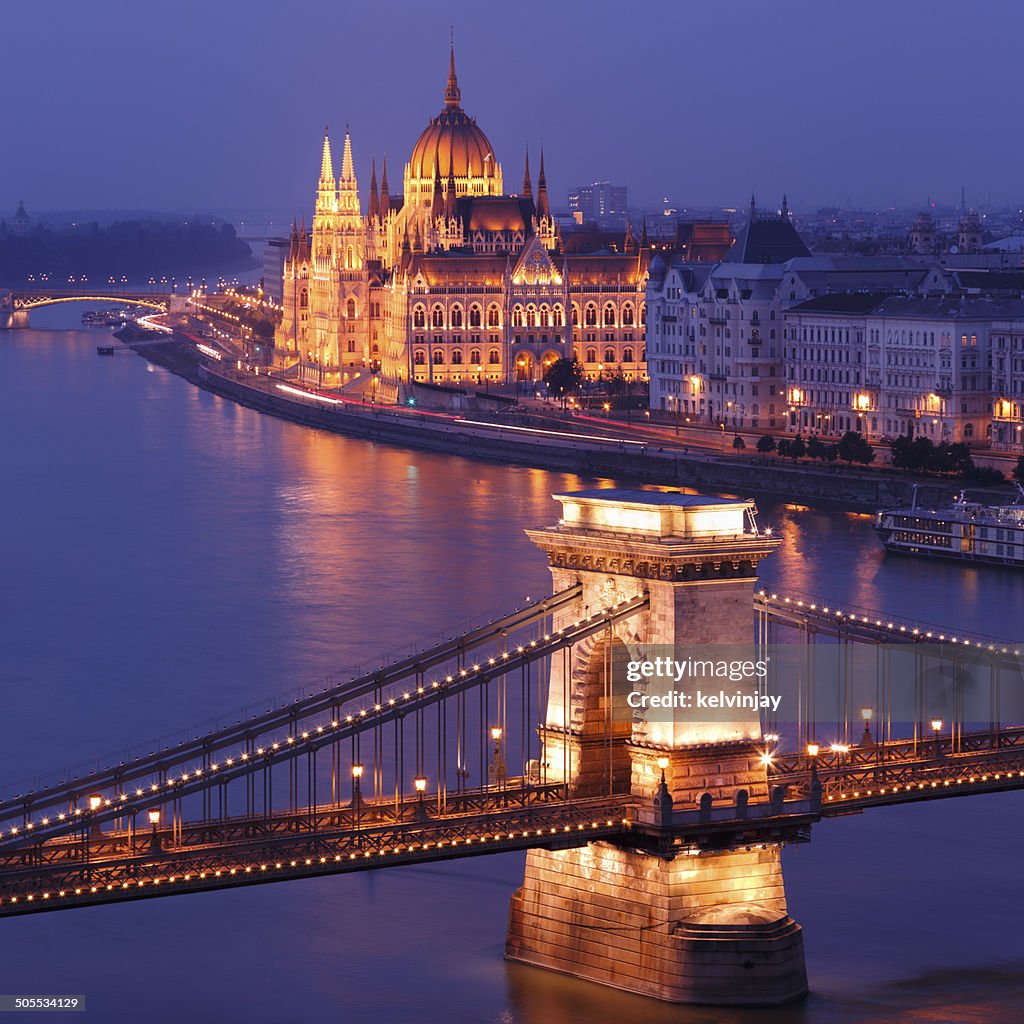 Ponte delle catene e Palazzo del Parlamento di Budapest