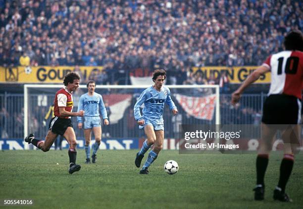 Michel Valke, Leo van Veen, Johan Cruyff, Willem van Hanegem during the match between Feyenoord and Ajax on November 28, 1982 at the Kuip stadium in...