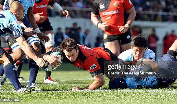 Richard Kahui of Toshiba dives to score his team's first try during the Rugby Top League Play-off semi final match between Toshiba Brave Lupus and...