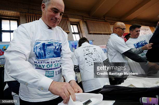 sen. casey volunteers for mlk day of service - martin luther king jr day stock pictures, royalty-free photos & images