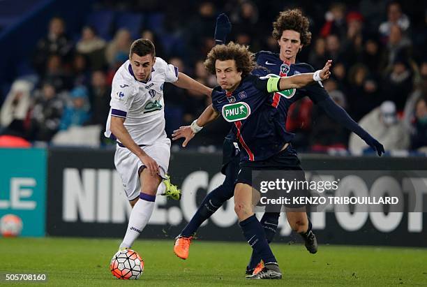 Toulouse's Serbian forward Aleksandar Pesic vies with Paris Saint-Germain's Brazilian defender David Luiz during the French Cup football match Paris...