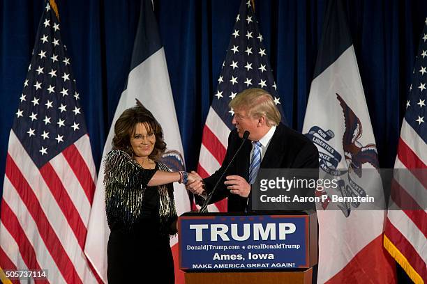 Republican presidential candidate Donald Trump shakes hands with former Alaska Gov. Sarah Palin at Hansen Agriculture Student Learning Center at Iowa...