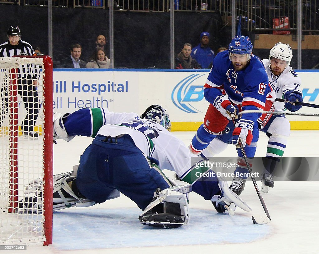 Vancouver Canucks v New York Rangers