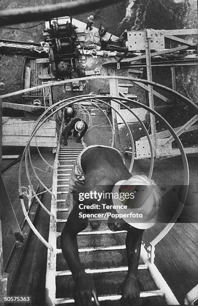 Workers helping in the construction of the Kariba Dam.