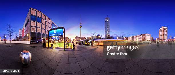 berlin alexanderplatz skyline panorama - alex stockfoto's en -beelden