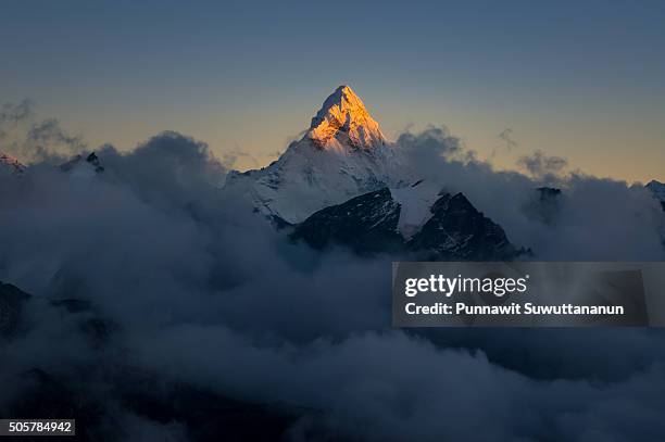 sunset at ama dablam mountain peak - mountain himalayas stock pictures, royalty-free photos & images