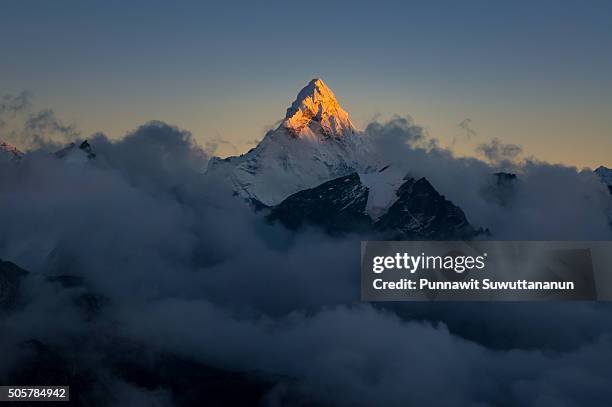 sunset at ama dablam mountain peak - everest stock pictures, royalty-free photos & images