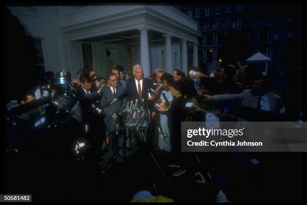 Sen. Maj. Ldr. Mitchell , House Spkr. Foley & Sen. Min. Ldr. Dole w. Press outside WH, re hostage crisis.