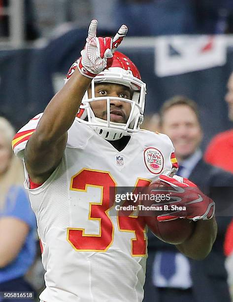 Knile Davis of the Kansas City Chiefs with a 106-yard kickoff return for a touchdown against the Houston Texans during the first quarter of the AFC...