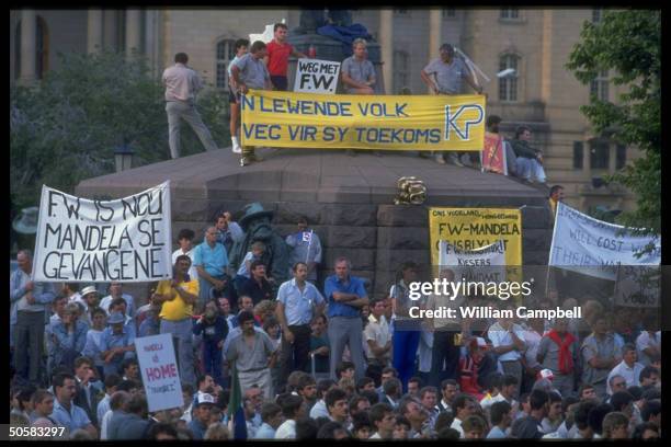 Conservative Party supporters at right-wing rally, w. KP & anti- F.W. & ANC ldr. Mandela banners.