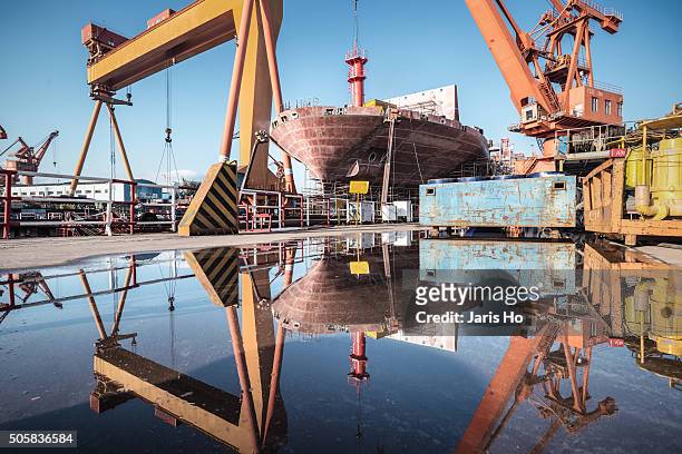 shipyard - ship building stock-fotos und bilder