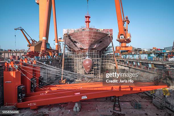 shipyard - scheepswerf stockfoto's en -beelden