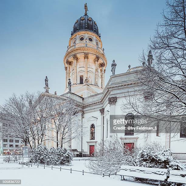 berlin,gendarmenmarkt with german cathedral (deutscher dom) at winter,... - lichtquelle stock pictures, royalty-free photos & images