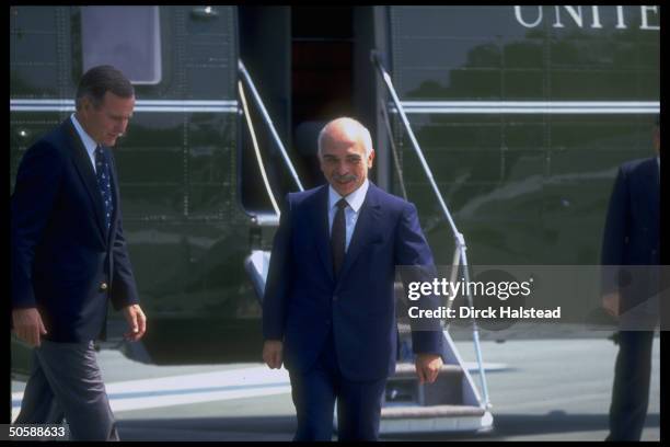 Jordan's King Hussein exiting Marine One, greeted by Pres. Bush , arriving for gulf crisis talks.