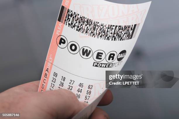 powerball - loterij-kansspel stockfoto's en -beelden