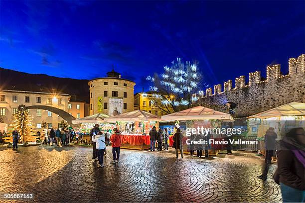 mercatino di natale a trento, italia - trento foto e immagini stock