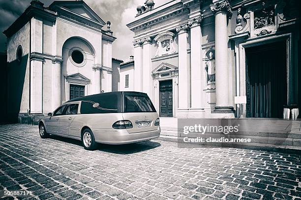 mercedes-benz funeral de - carro funebre imagens e fotografias de stock