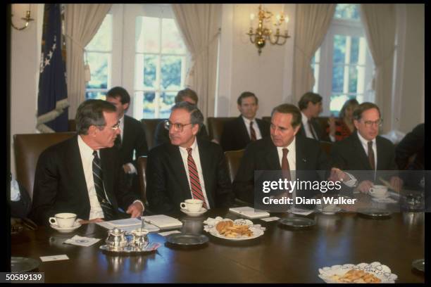 Pres. Bush mtg. W. Congressional ldrs. Senators Nunn, Dole & Mitchell in WH Cabinet Rm. .