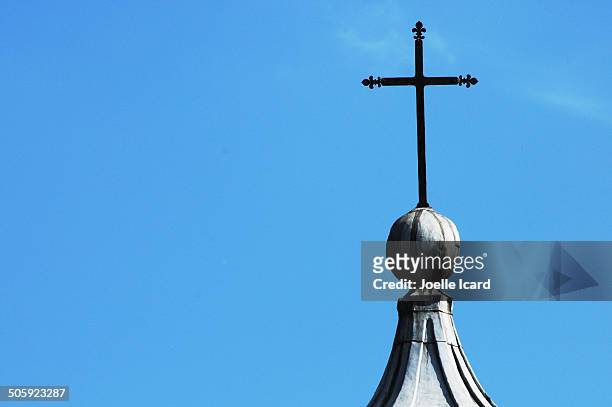 catholic cross of a chapel - pinnacle stock-fotos und bilder